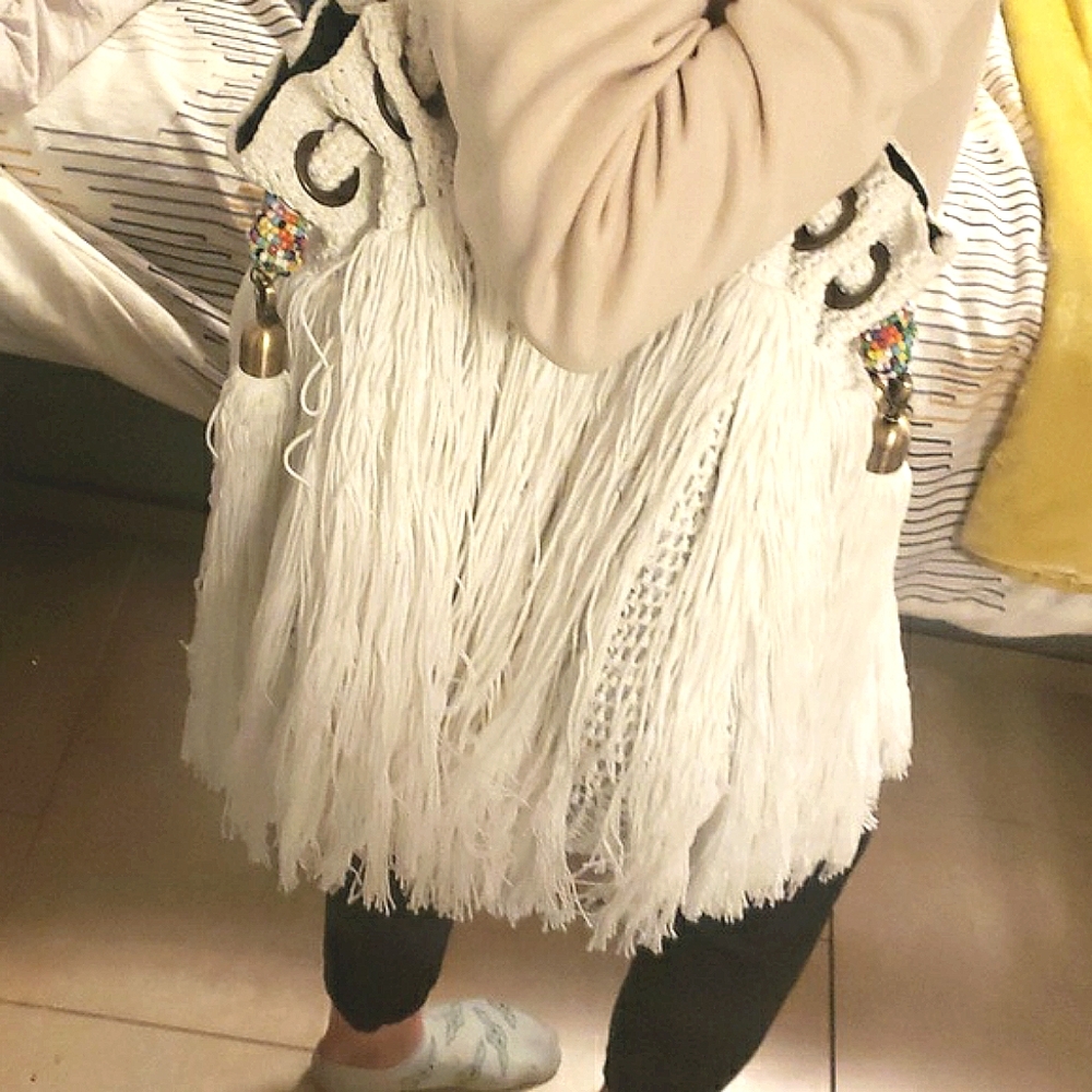Elliott Mann unique fringe bag in white - Picture 2 of 10
